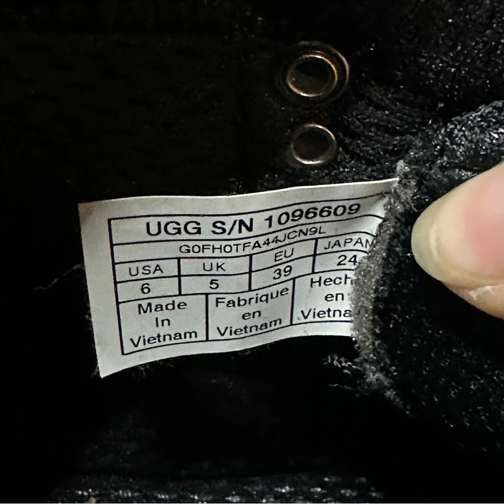 UGG men's black Highland Hiker suede lace up sneaker boots 6
